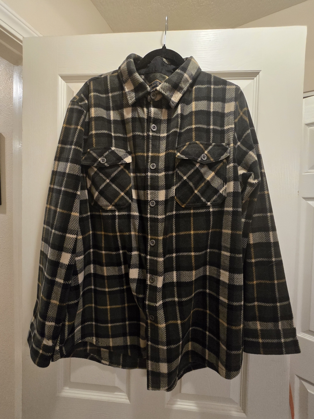Men's Black & Cream Plaid Button-Up Jacket